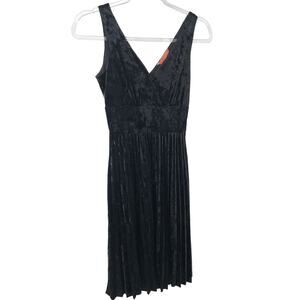Modcloth V-Neck Sleeveless Pleated Sheath Dress Womens XXS Black Velvet